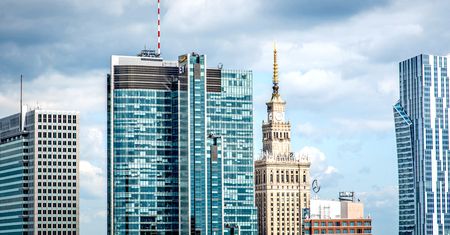 Pensje w tej branży rosną. Ale jeśli chcesz szybkich podwyżek, nie wybieraj Warszawy