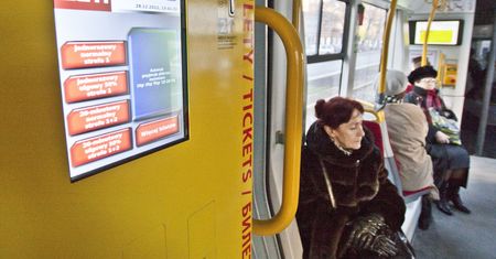 Język ukraiński w warszawskich biletomatach. ZTM odpowiedział na prośby