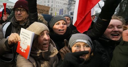 Świat patrzy na kryzys w Polsce. Zobacz, co o nas piszą