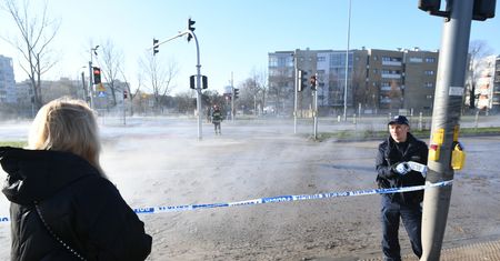Warszawa. Awaria ciepłownicza na Sadybie. MPWiK: "Sieć wodociągowa jest nienaruszona, ale mamy inną awarię"