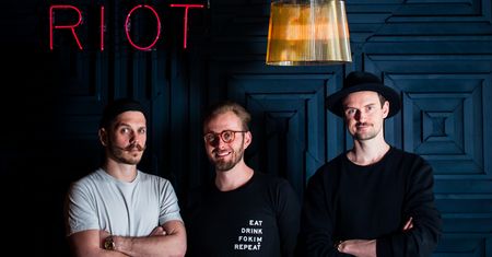 Wywiad z Grupą Warszawa: „Wódką chcieliśmy zarobić na robienie kultury”