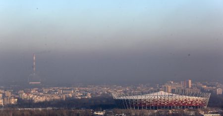 Warszawski urząd rozda antysmogowe chusty. Nie każdy je dostanie