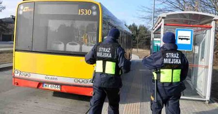 Pijany 13-latek w Warszawie. Z autobusu musiał wyciągnąć go kierowca