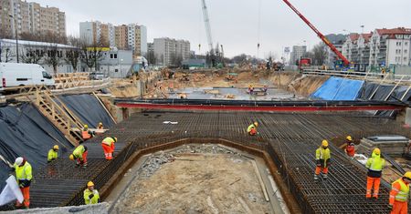 Metro na Bemowie nie zwalnia tempa. Prace schodzą pod ziemię