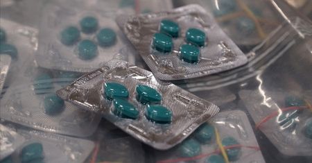 Nielegalne leki z Chin o wartości ponad 8 mln zł na warszawskim lotnisku