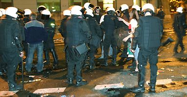 58 pseudokibiców odpowie za napaść na policjanta