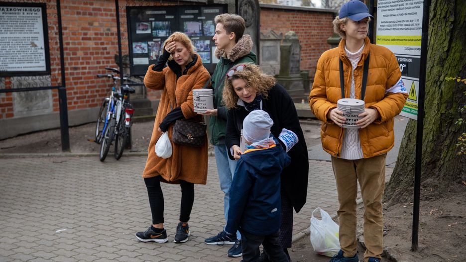 Warszawa. Kwesta na Starych Powązkach przyniosła w tym roku rekordowy wynik, zebrano 280 tys. zł