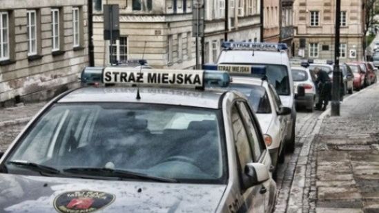 Straż miejska z Wejherowa zatrzymała 22-latka. Uderzył kobietę w twarz 