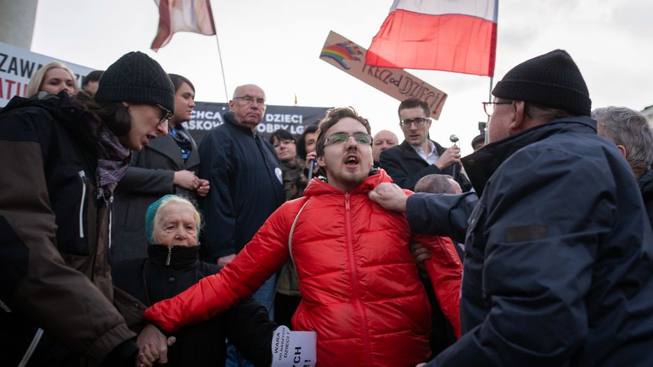 Na pl. Bankowym protestowało kilkaset osób. Nie wszystkim się to podobało
