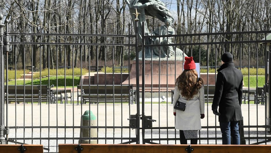 Warszawa. Łazienki Królewskie zostały zamknięte.