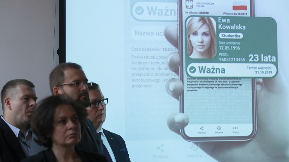 Warszawa. Uniwersytet Warszawski wprowadza mLegitymacje dla swoich studentów [fot. archiwalne]
