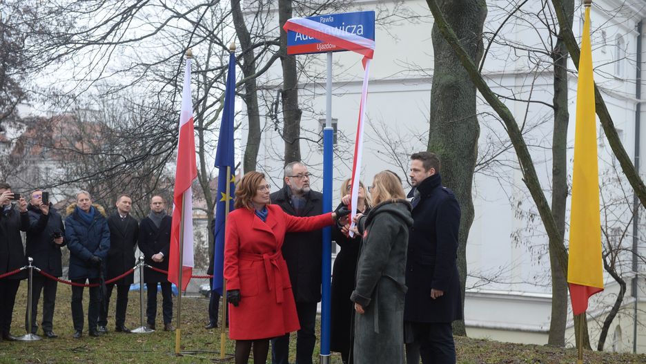 Warszawa. Uroczystość nadania imienia Pawła Adamowicza w alei w parku Tadeusza Mazowieckiego, 14.02.2020 r.
