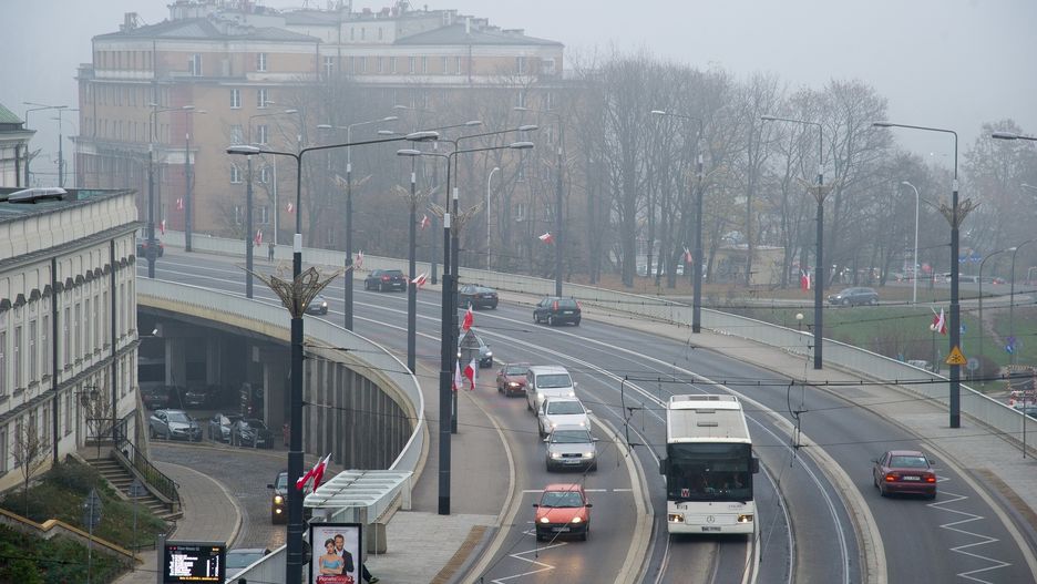 Smog Warszawa - dopuszczalna norma PM10 przekroczona na wszystkich punktach pomiarowych.