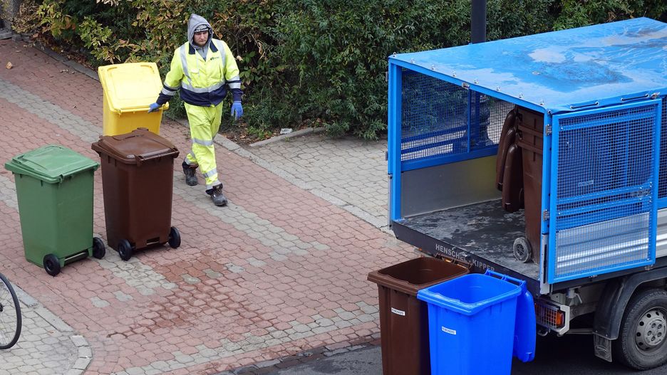 Warszawa. W 2020 r. średnia podwyżka za wywóz śmieci wyniesie 300 proc.