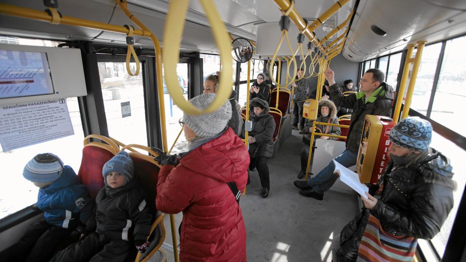 Warszawa. Kierowca jednego z autobusów kazał wysiąść matce z dzieckiem