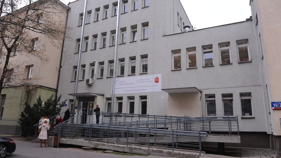 Koronawirus w Warszawie. Szpital Czerniakowski na ul. Stępińskiej