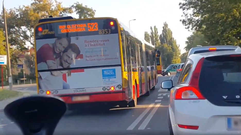 Warszawa. Niebezpieczna jazda kierowców autobusuów