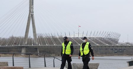 W niedzielę prawie 3,8 tys. mandatów za brak maseczki