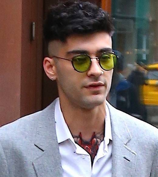 Zayn Malin w garniturze