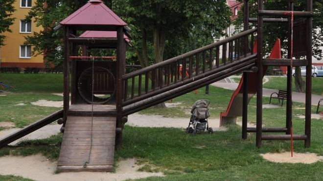 7-latek mocno się poobijał na placu zabaw