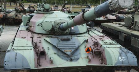 Burza wokół czołgów T-72. Za 1,75 mld zł wyklepią i odmalują takie skorupy