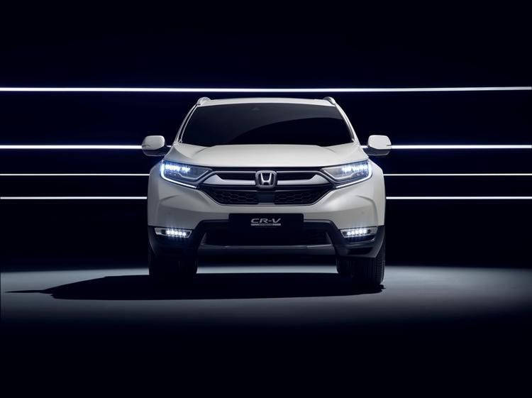 Honda CR-V zmienia wygląd i ma niespodziankę pod maską