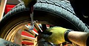 Nie spiesz się z wymianą opon. Wiosną skup się na dokładnym myciu