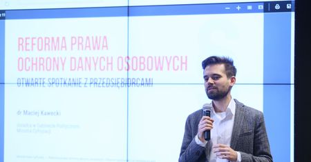 Wyłudzanie pożyczek. Resort cyfryzacji zaprezentuje "propozycje przeciwdziałań"