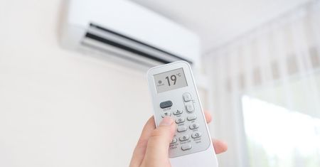 Jak nie dać się ugrillować we własnym domu i jednocześnie obniżyć rachunki podczas używania klimatyzacji?