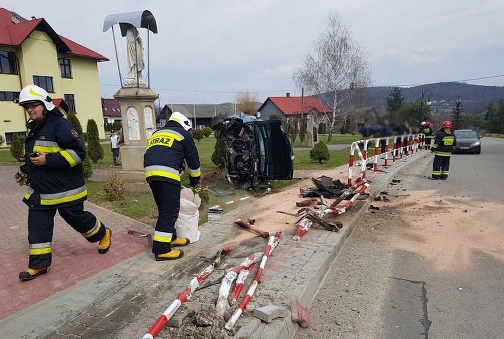 Przedłużyła się msza, to uratowało ludzi. Audi zatrzymało się pod Matką Boską