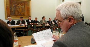 Rozpoczęły się rozmowy rząd - kolejarze