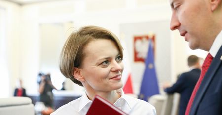 Jadwiga Emilewicz w rozszerzonej roli. Ekspert: "oby umiała korzystać z wiedzy i kontaktów"