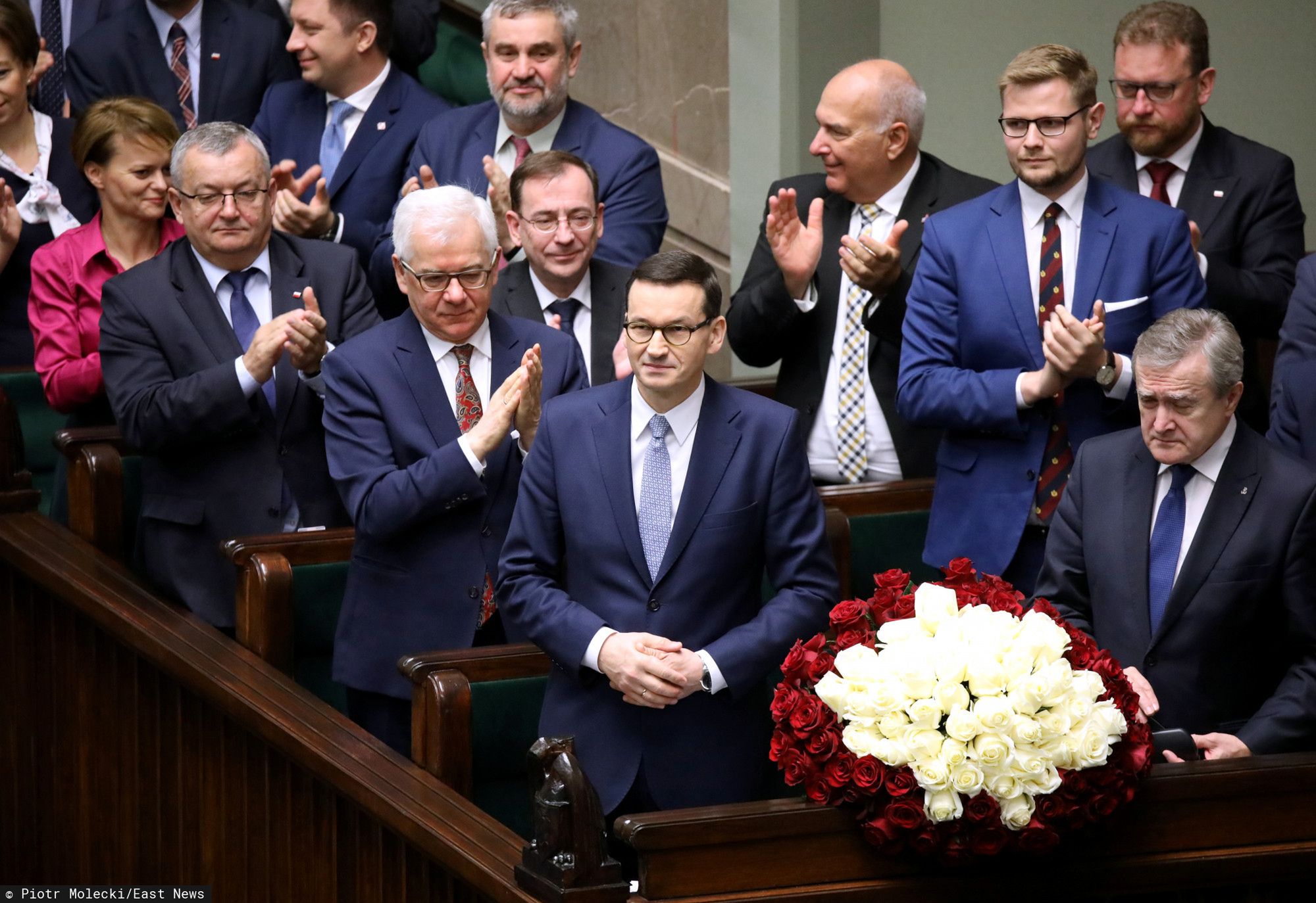 Hojni ministrowie. Na premie dla urzędników przekazali 30 mln zł w dwa miesiące