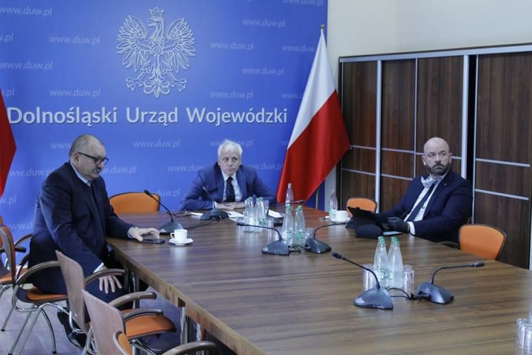 Wrocław: Koronawirus. Konferencja przedstawicieli samorządów z premierem