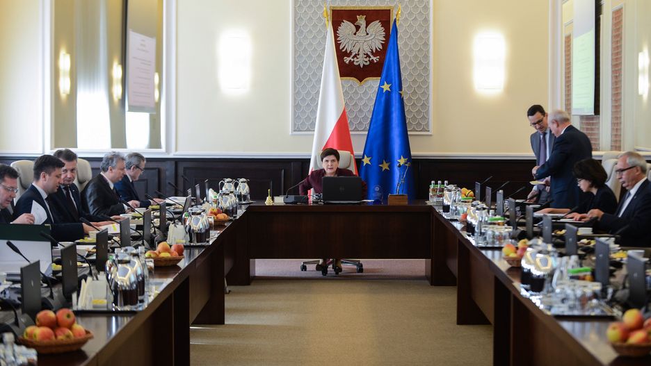Kto odejdzie, a kto pozostanie w rządzie Beaty Szydło?