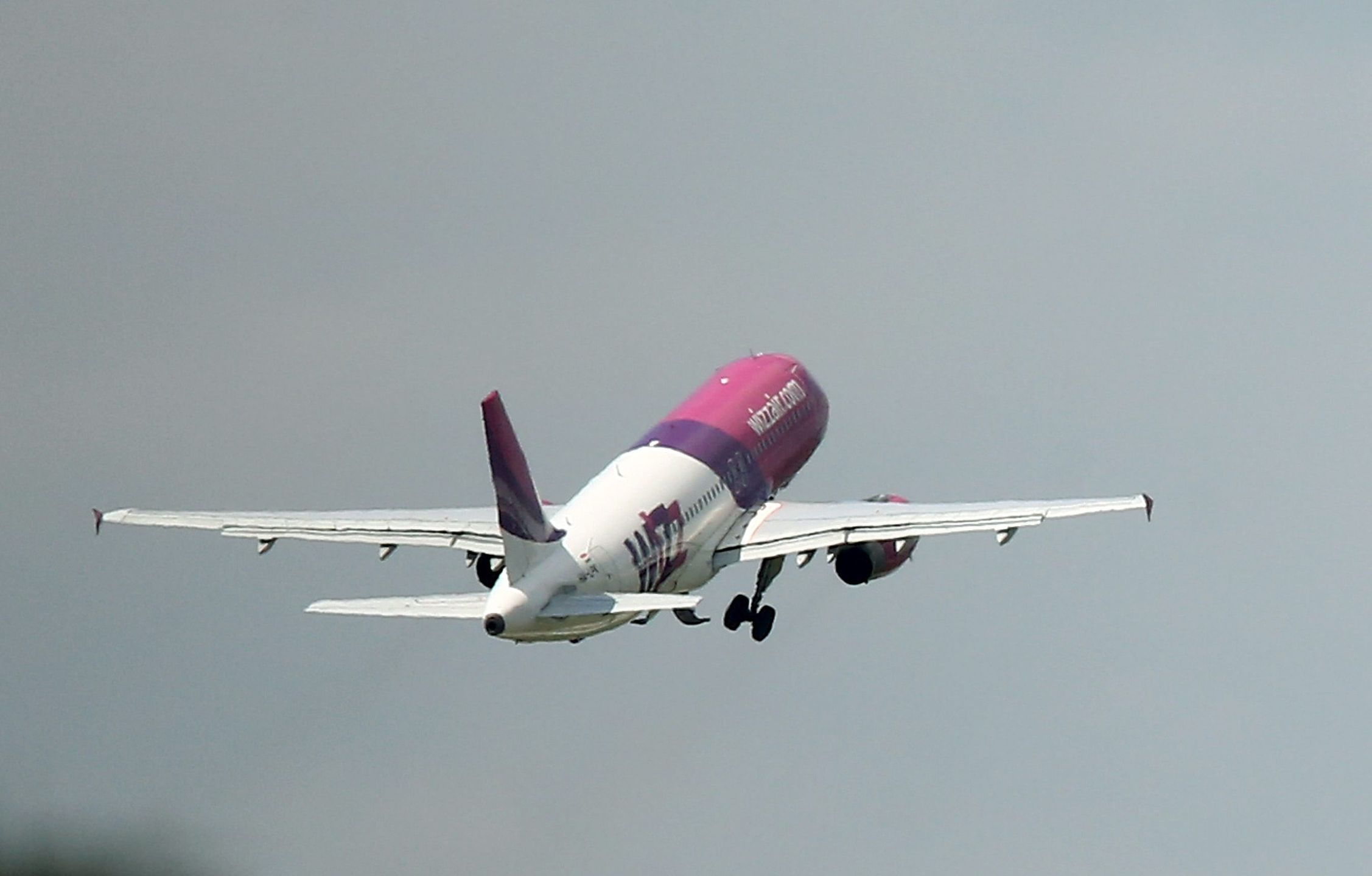 Silny wiatr na Pomorzu. Maszyna Wizzair nie zdołała wylądować w Gdańsku
