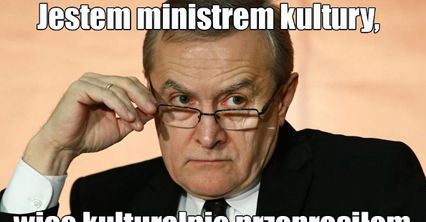 Gliński udziela wywiadu, internauci komentują