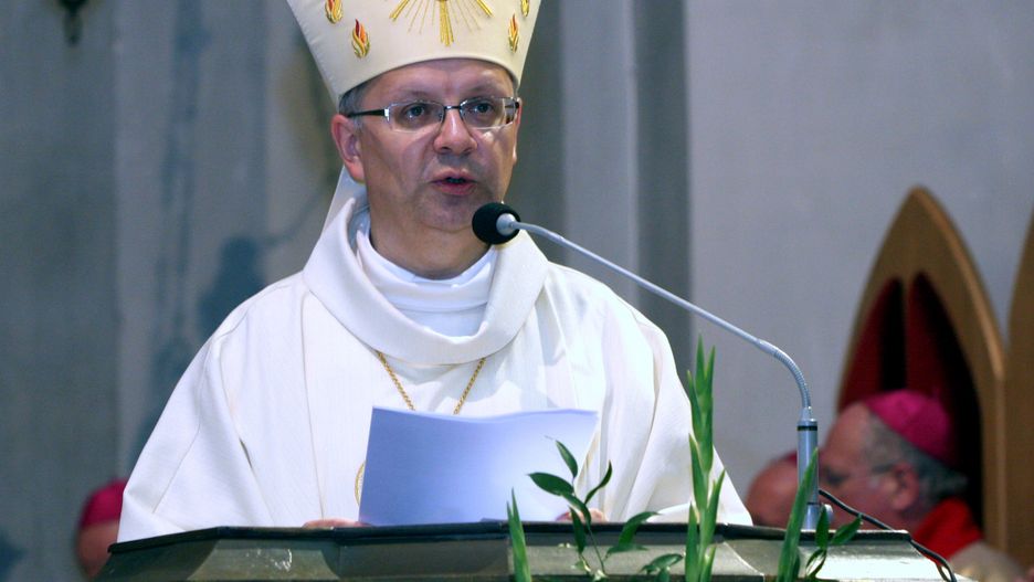 Bp Andrzej Czaja jest oskarżany przez lewicowego działacza o ukrywanie przypadków pedofilii