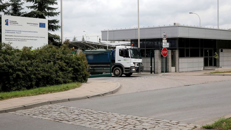 Osady z oczyszczalni "Czajka" wywożone są ciężarówkami