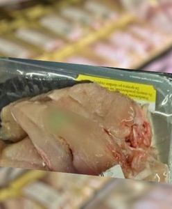 Zielony kurczak w markecie. Ekspert: duże niebezpieczeństwo