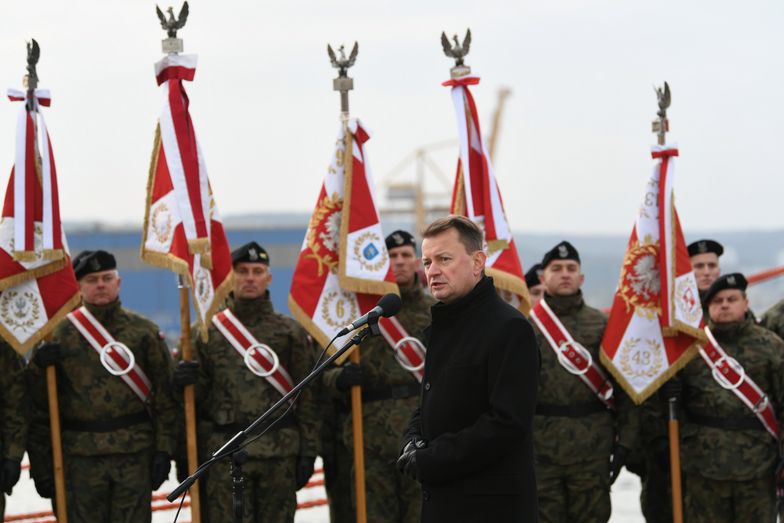 Mariusz Błaszczak wziął udział w uroczystości podniesienia bandery na nowym okręcie.