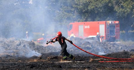 Strażak: "Po godzinach tyram na budowie, a i tak musiałem sprzedać rodzinny dom! Szlag mnie trafia"