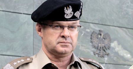 Gen. Waldemar Skrzypczak tłumaczy, dlaczego Macierewicz jest nie do ruszenia. "Ma żelazny elektorat"