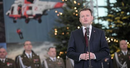 Burza wokół "Ławek Niepodległości". Jest reakcja MON