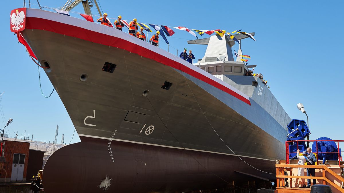 ORP "Ślązak"miał zwiększyć siłę ognia polskiej marynarki, ale zabrakło pieniędzy i będzie patrolował Bałtyk. 