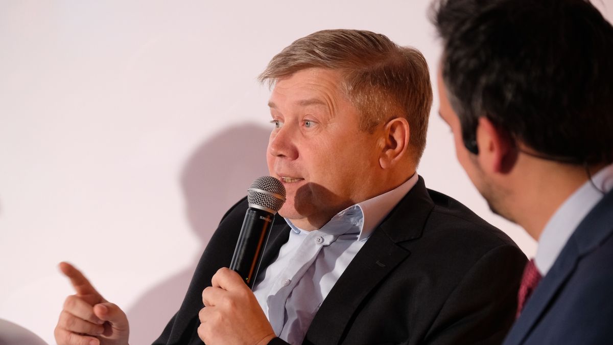 Zdaniem Cezarego Kaźmierczaka szukanie sposobu na liniowców może skutkować odpływem specjalistów z Polski