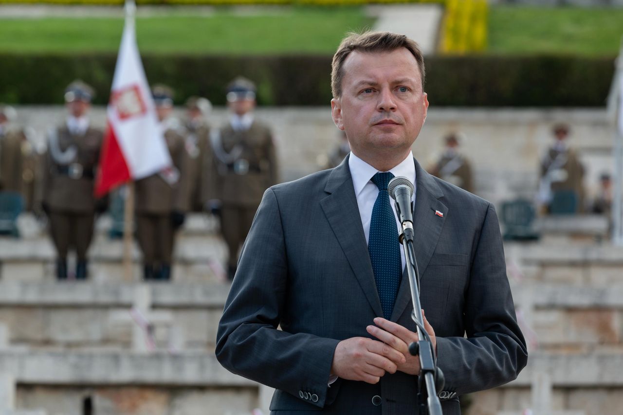 Mariusz Błaszczak podnosi pensje cywilom w Wojsku Polskim. Uważa, że należy im się "najwyższe uznanie"