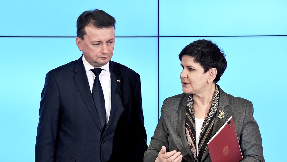 Szef MSWiA Mariusz Błaszczak i premier Beata Szydło