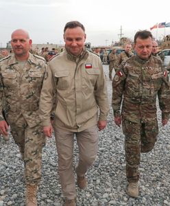 Błaszczak w mundurze polskich komandosów. "Użył fortelu, dlatego mógł go założyć"