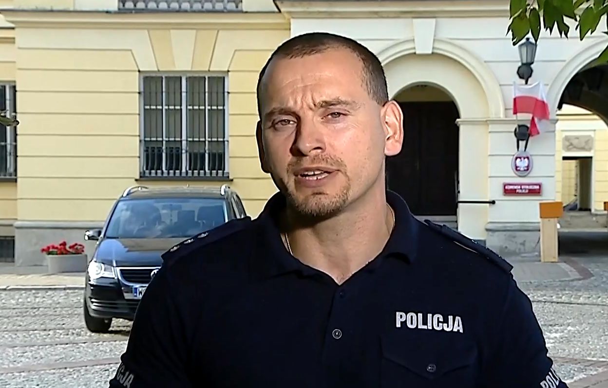 Policja szuka protestującego, który popchnął funkcjonariusza. "Analizujemy wszystkie materiały"